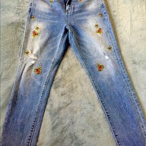 Lucky Brand jeans with flower stitching size 8/29